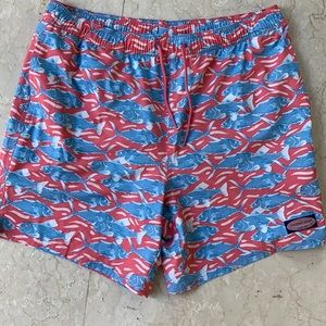 Vineyard Vines swim trunks L